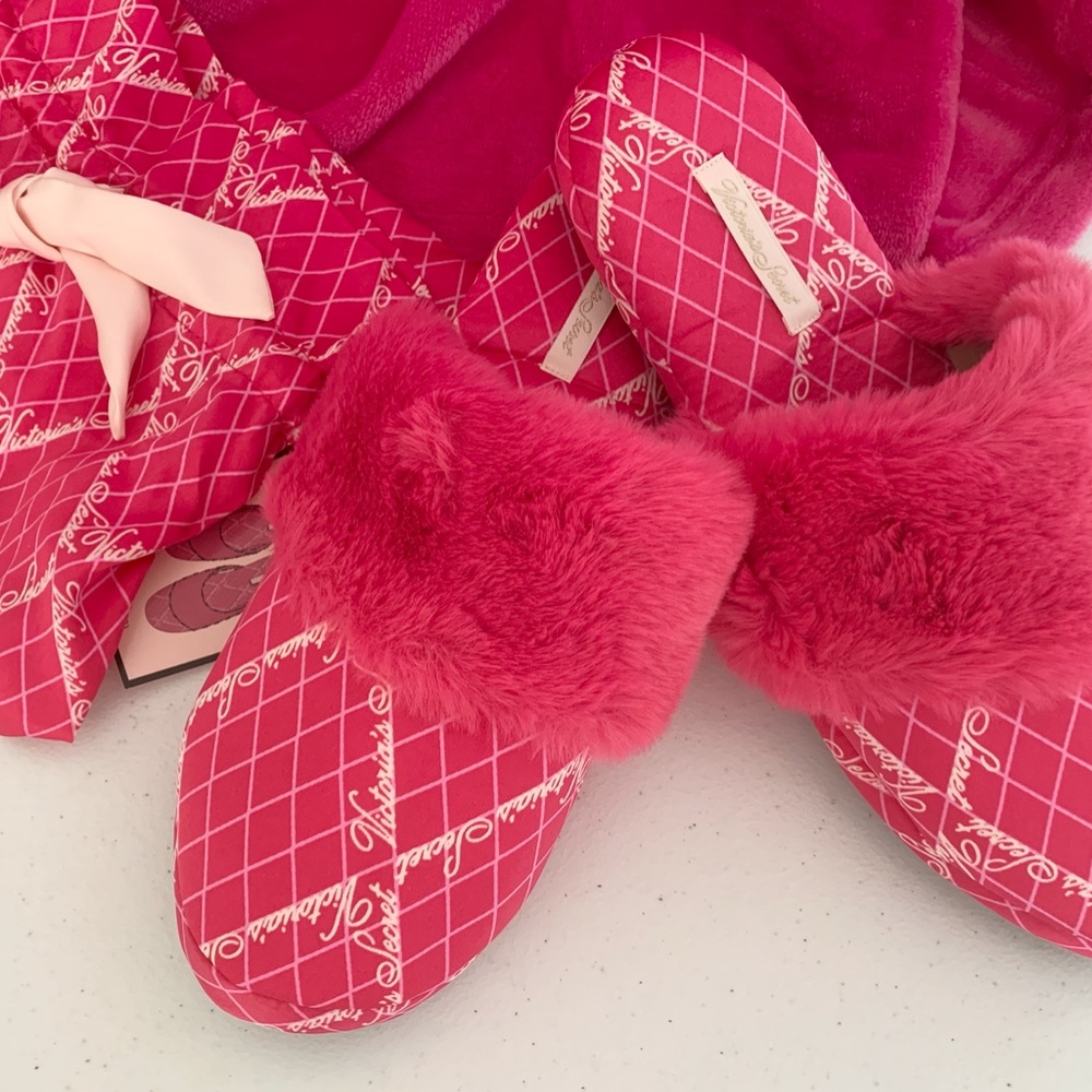 NWT Victoria’s Secret fur trimmed pink signature satin slippers Size M (7-8)